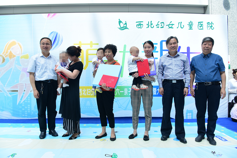 经过多年不成功的尝试和9次失败的供卵试管婴儿移植，中医孕育医生张东帮助她终于怀孕了